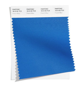 PANTONE 18-4140 French Blue 法式藍：一個攪動心弦的藍色調，喚起春天的巴黎模樣。